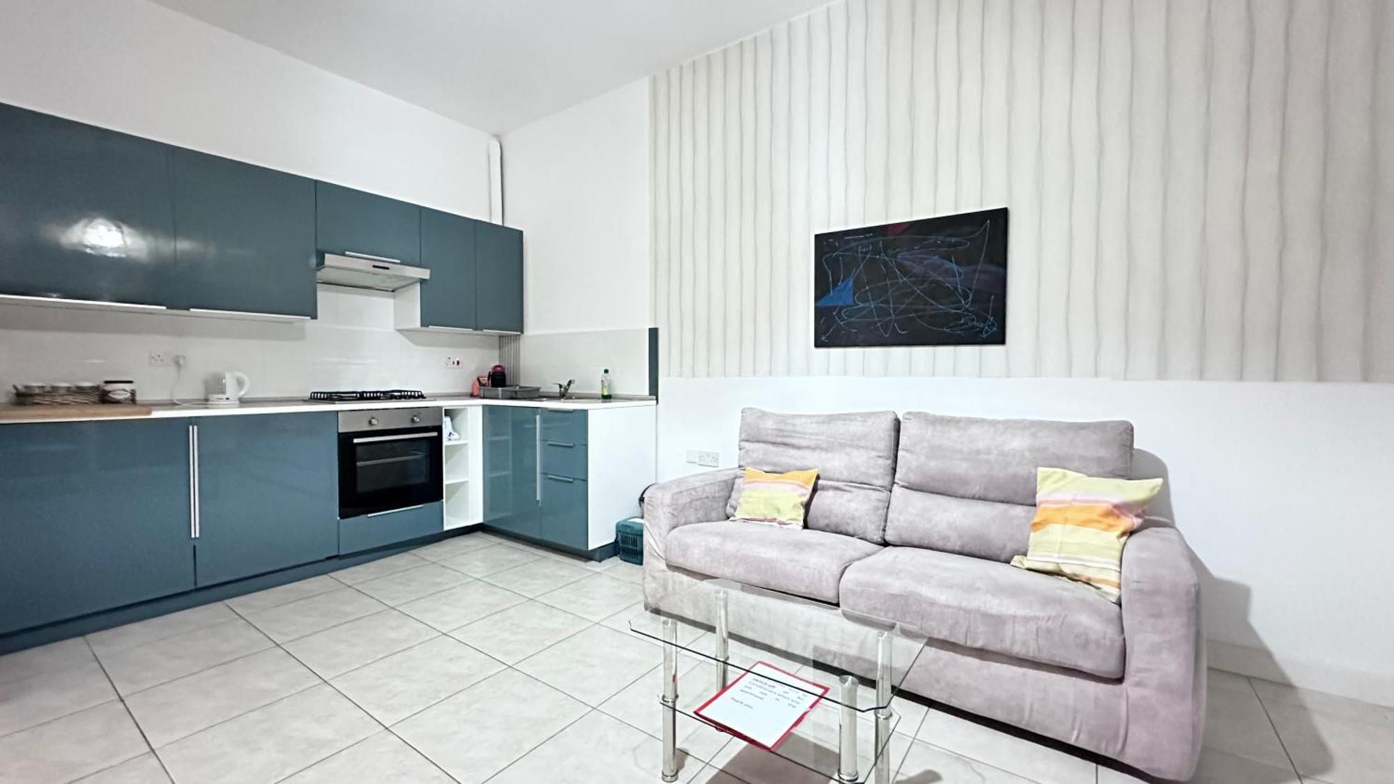 Appartement Centrally Located 1 Sea Eats And Bus Right In Front *